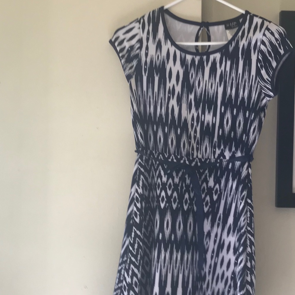 Girls white and navy blue dress. 👗